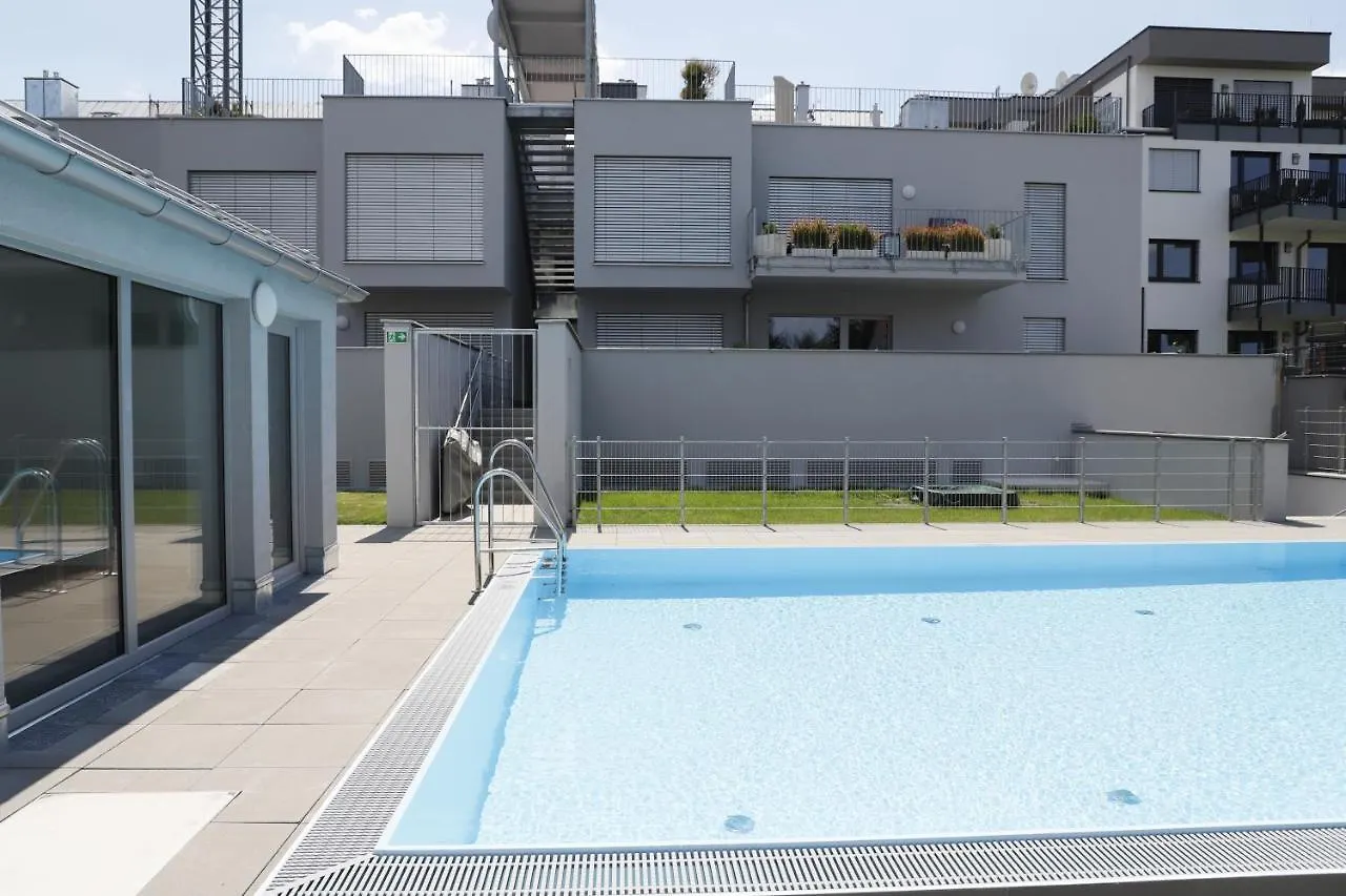 Yellow Flower Apartment With Pool - 5 Min To Lake Vienna