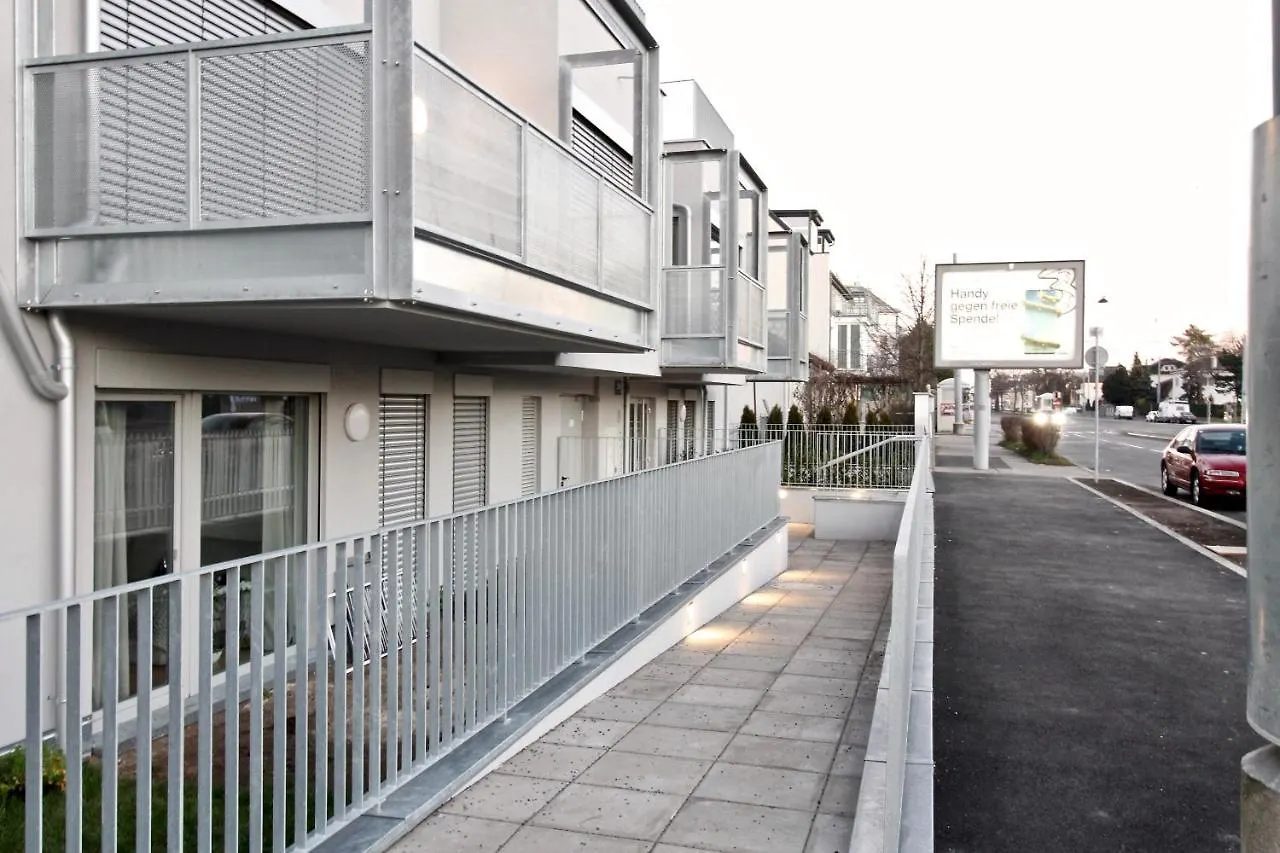 Yellow Flower Apartment With Pool - 5 Min To Lake Vienna Austria