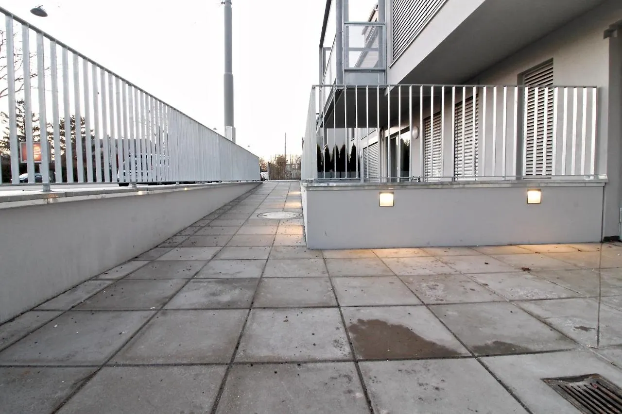 Yellow Flower Apartment With Pool - 5 Min To Lake Vienna Austria