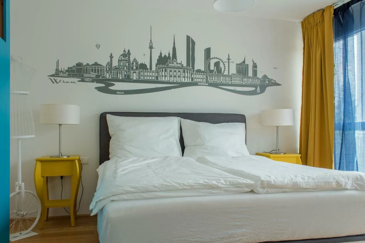 Yellow Flower Apartment With Pool - 5 Min To Lake Vienna Austria