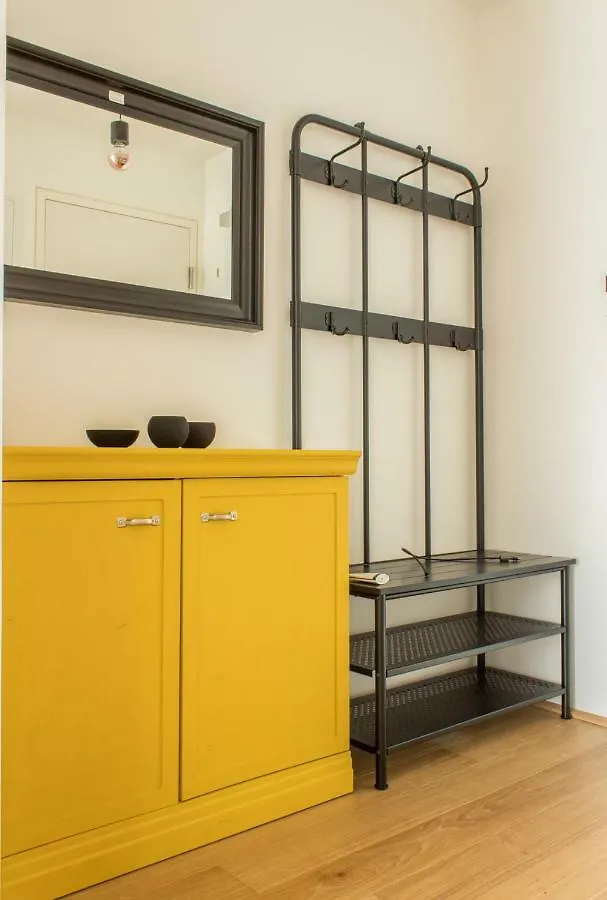Yellow Flower Apartment With Pool - 5 Min To Lake Vienna