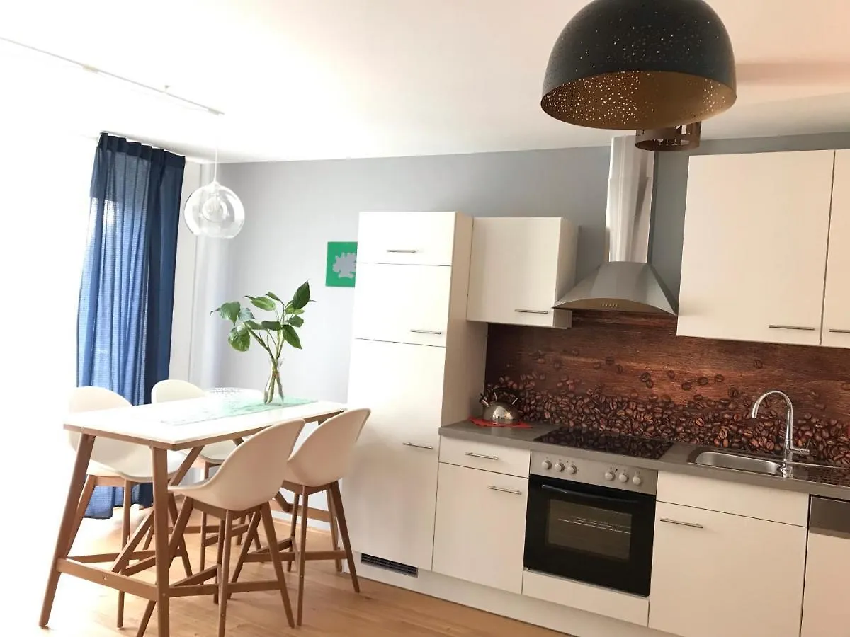 Yellow Flower Apartment With Pool - 5 Min To Lake Vienna 0*,  Austria