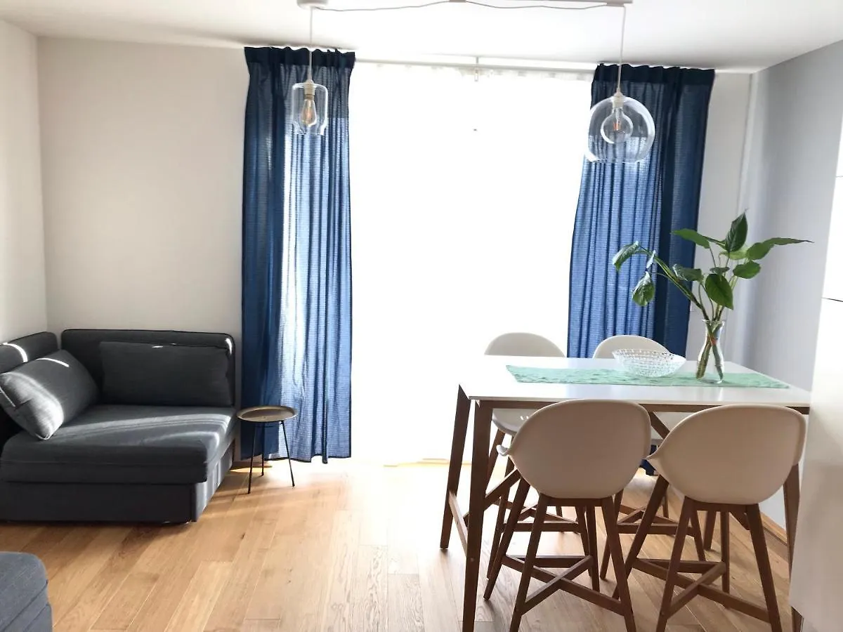 Yellow Flower Apartment With Pool - 5 Min To Lake Vienna