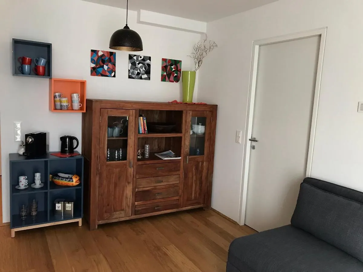 Yellow Flower Apartment With Pool - 5 Min To Lake Vienna