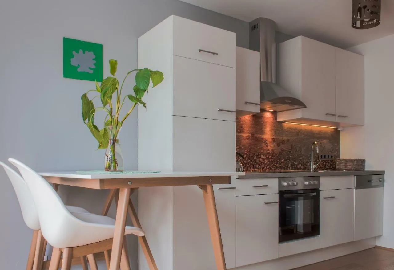 Yellow Flower Apartment With Pool - 5 Min To Lake Bécs Ausztria